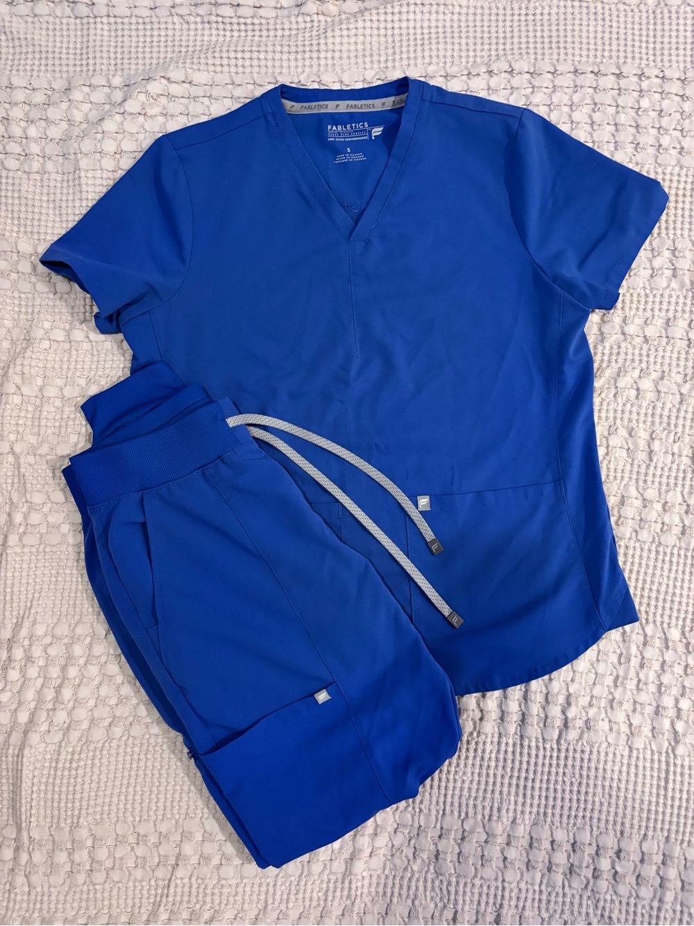 Fabletics Scrub Set - Picture 2 of 6